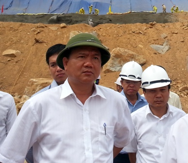 Bộ trưởng đi vi hành nhiều nhà thầu ấp úng . Bộ trưởng đi vi hành nhiều nhà thầu ấp úng .